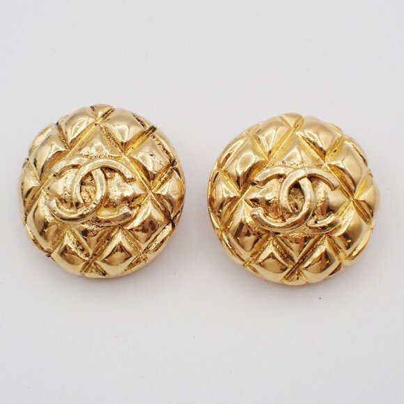 CHANEL CC Logo Matelasse Round Button Earrings 2 5 Clip-On Gold Vintage 35RF531 - Picture 1 of 9